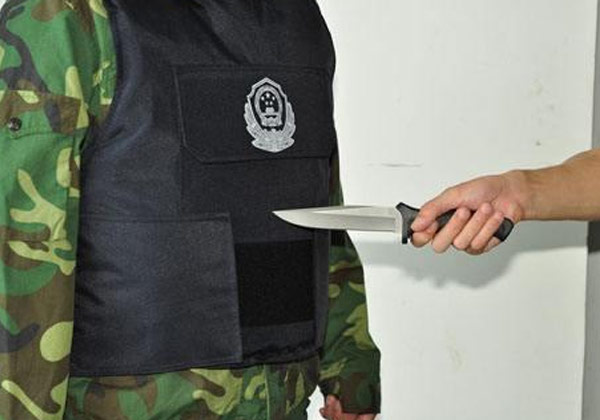 Can you prevent the AK's bulletproof vests from being able to guard against the slashing of cold weapons?